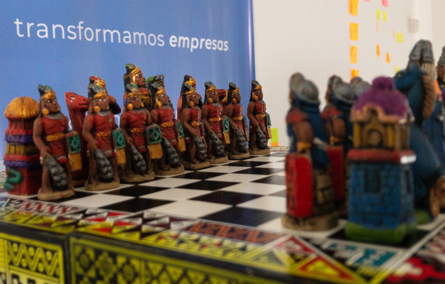En Kanban Consultores trabajamos duro, pero divertirnos es clave. Tablero de ajedrez